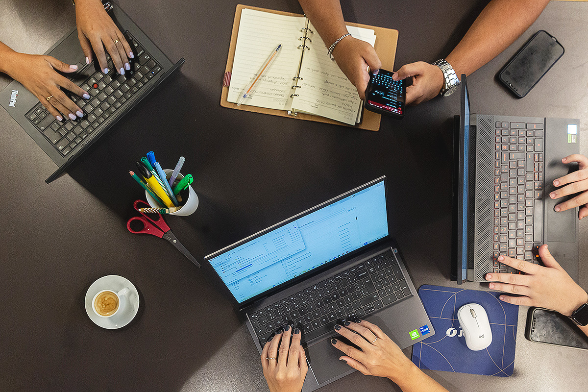 Pessoas colaboradoras do Grupo JCPM. Foto: Heudes Regis.